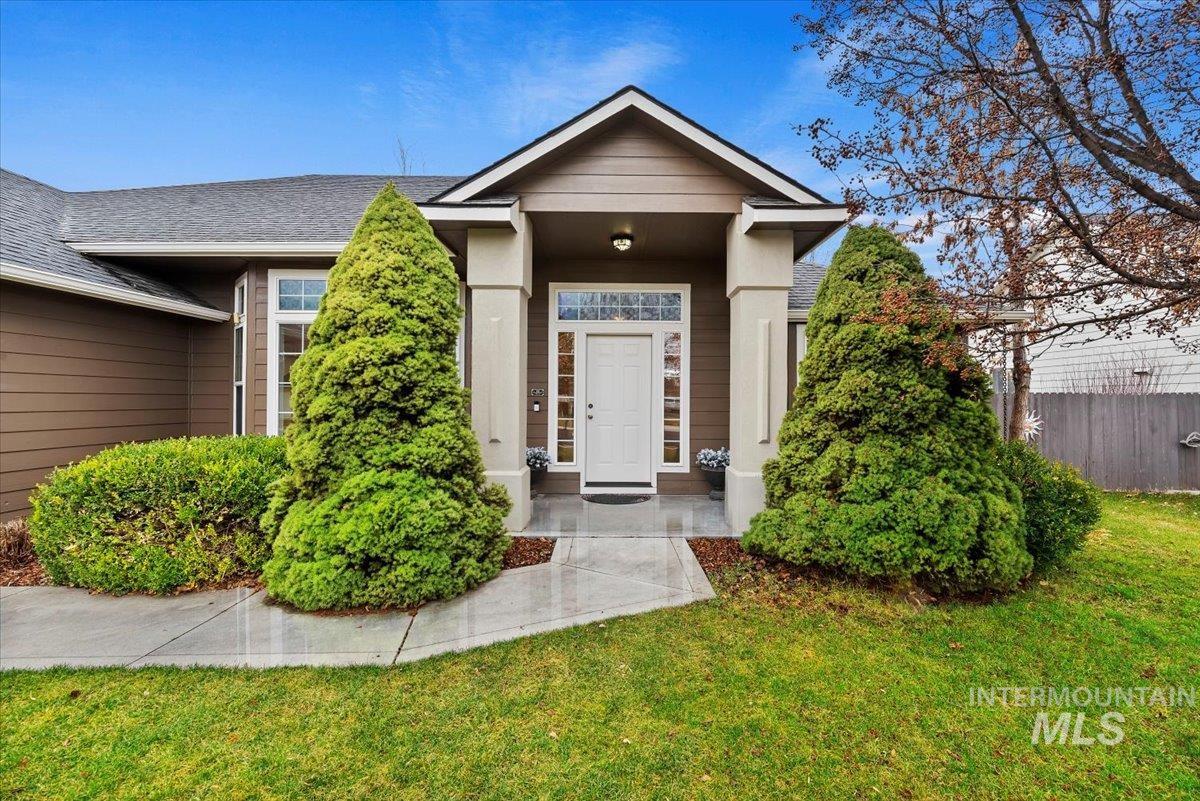 2123 E Harbour Grove Drive, Nampa, Idaho 83686, 3 Bedrooms, 2 Bathrooms, Residential For Sale, Price $419,000,MLS 98971351