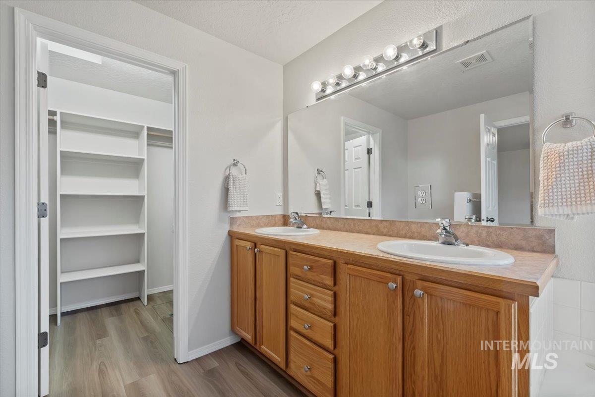 2123 E Harbour Grove Drive, Nampa, Idaho 83686, 3 Bedrooms, 2 Bathrooms, Residential For Sale, Price $419,000,MLS 98971351