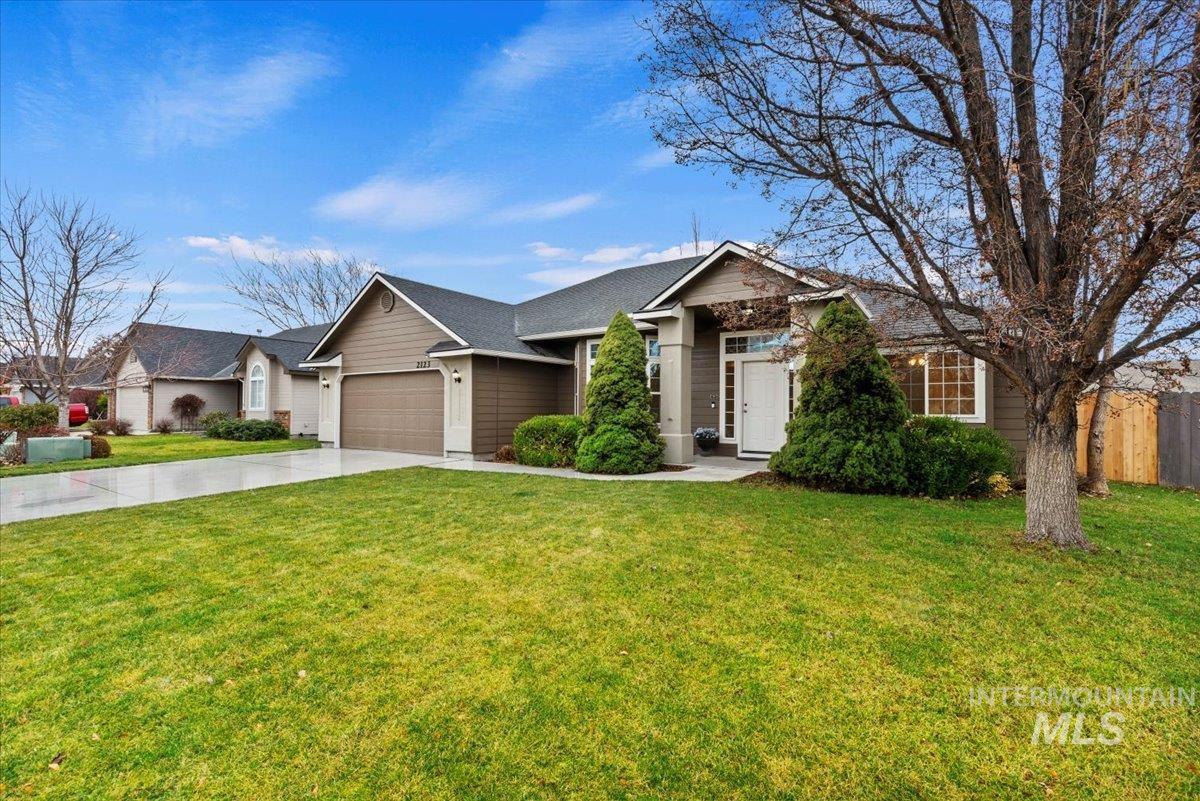 2123 E Harbour Grove Drive, Nampa, Idaho 83686, 3 Bedrooms, 2 Bathrooms, Residential For Sale, Price $419,000,MLS 98971351
