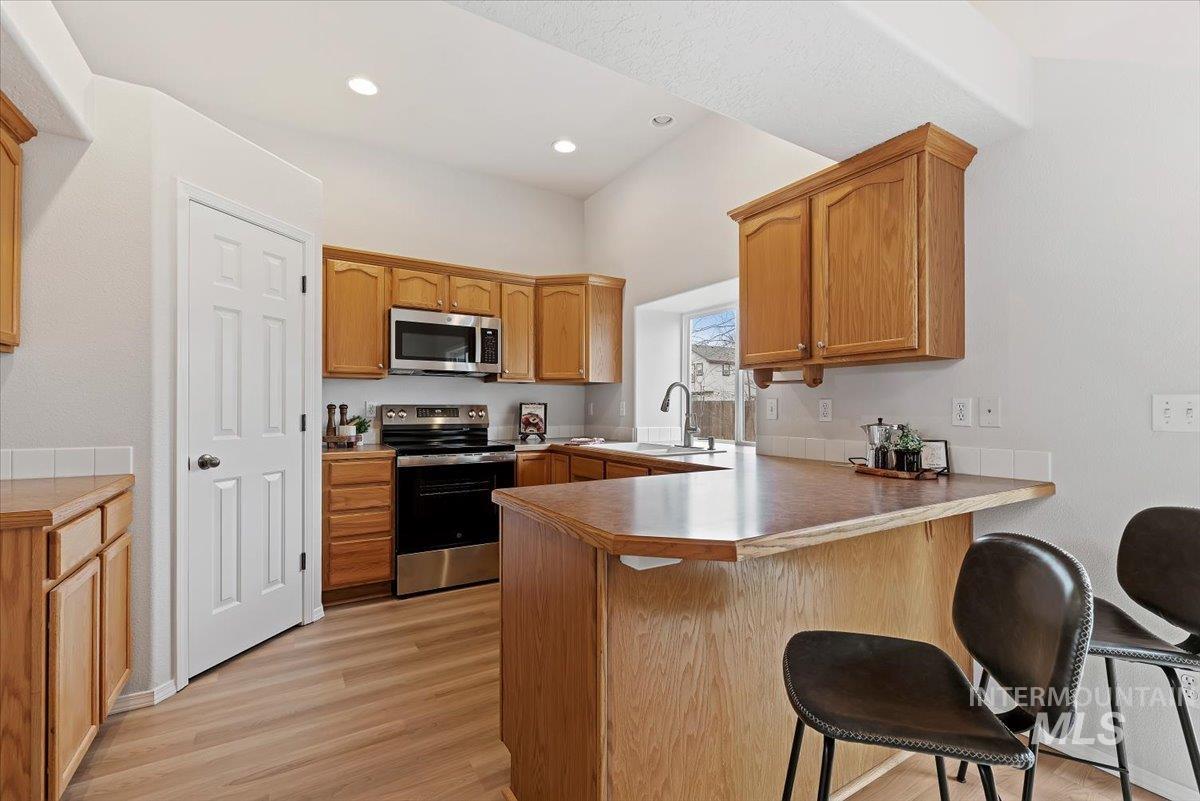 2123 E Harbour Grove Drive, Nampa, Idaho 83686, 3 Bedrooms, 2 Bathrooms, Residential For Sale, Price $419,000, 98971351