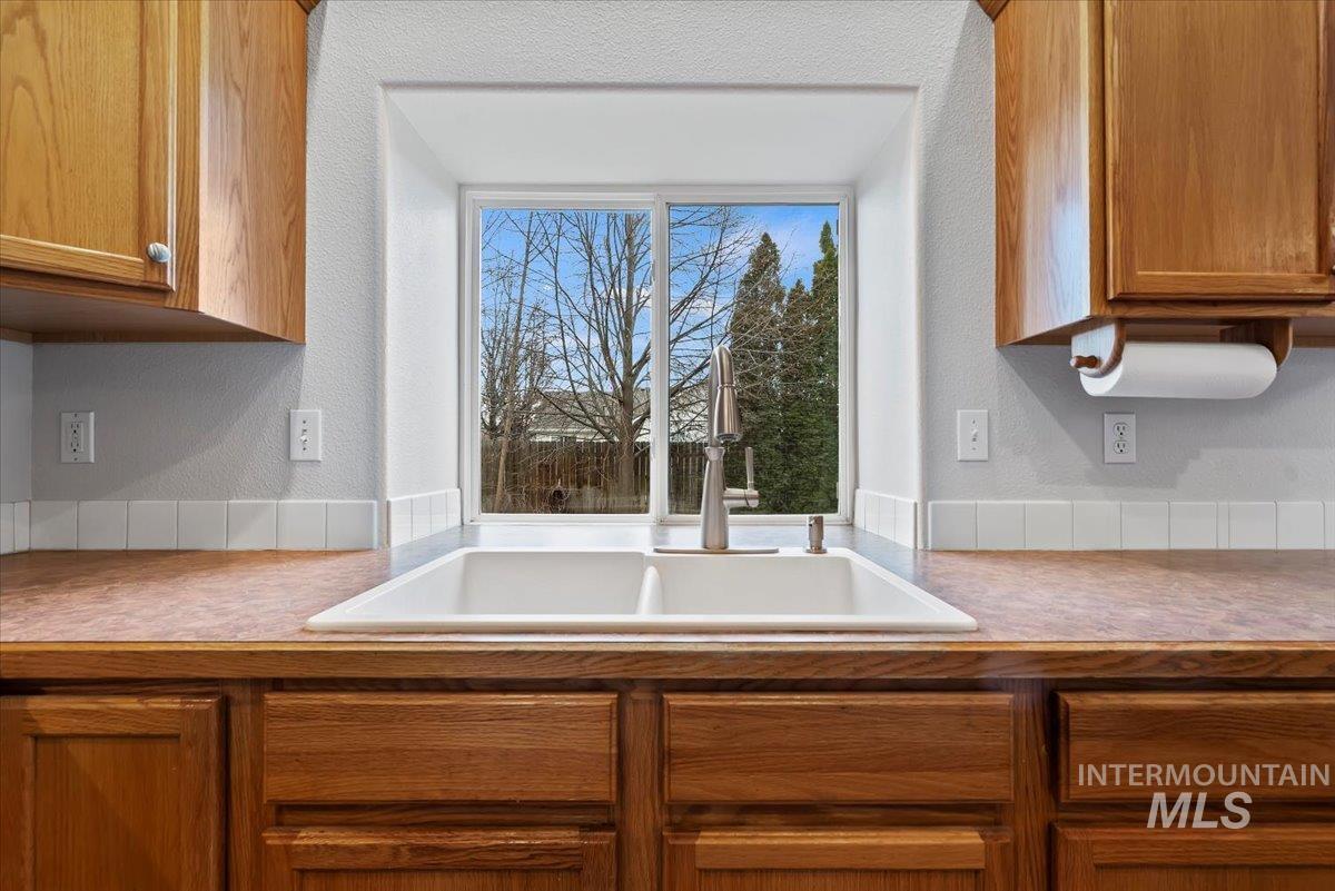 2123 E Harbour Grove Drive, Nampa, Idaho 83686, 3 Bedrooms, 2 Bathrooms, Residential For Sale, Price $419,000,MLS 98971351