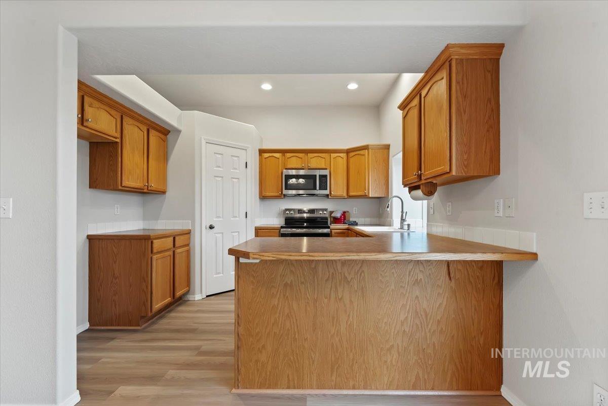 2123 E Harbour Grove Drive, Nampa, Idaho 83686, 3 Bedrooms, 2 Bathrooms, Residential For Sale, Price $419,000,MLS 98971351