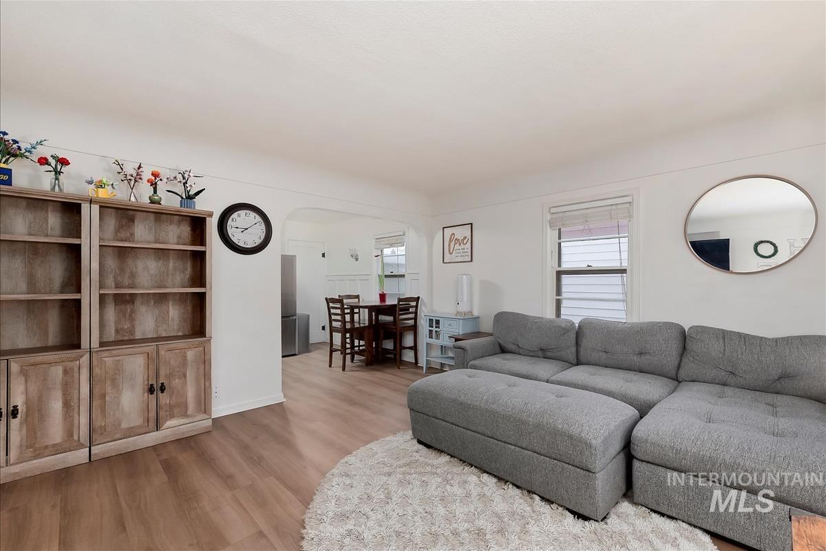 308 S Juniper St, Nampa, Idaho 83686, 3 Bedrooms, 2 Bathrooms, Residential For Sale, Price $328,900,MLS 98971352