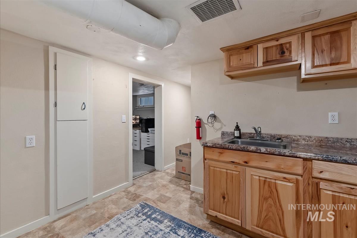 308 S Juniper St, Nampa, Idaho 83686, 3 Bedrooms, 2 Bathrooms, Residential For Sale, Price $328,900,MLS 98971352