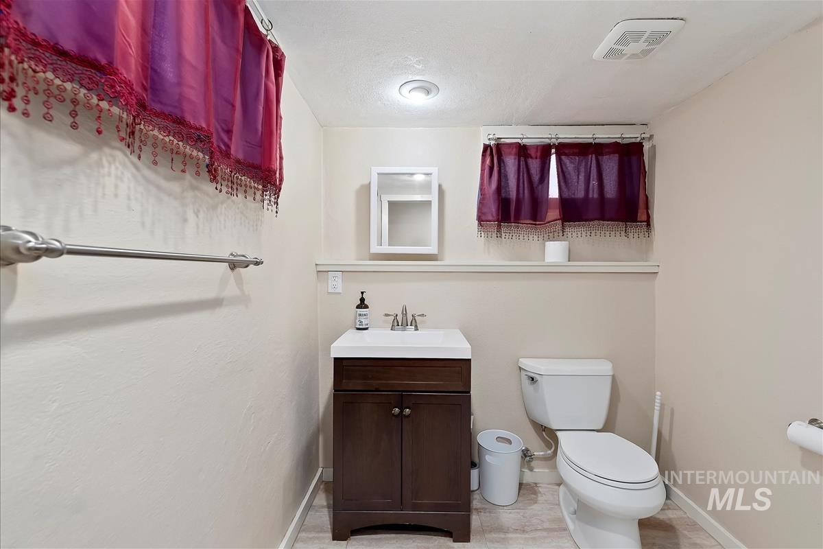 308 S Juniper St, Nampa, Idaho 83686, 3 Bedrooms, 2 Bathrooms, Residential For Sale, Price $328,900,MLS 98971352