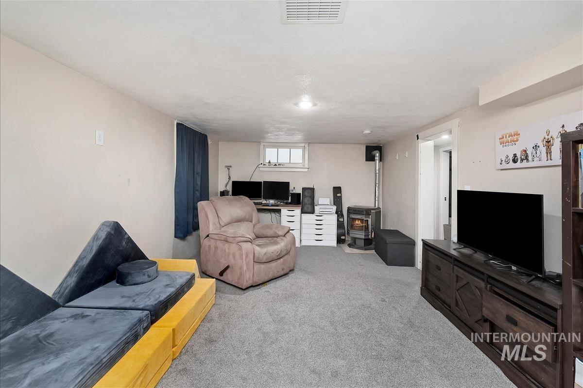 308 S Juniper St, Nampa, Idaho 83686, 3 Bedrooms, 2 Bathrooms, Residential For Sale, Price $328,900,MLS 98971352