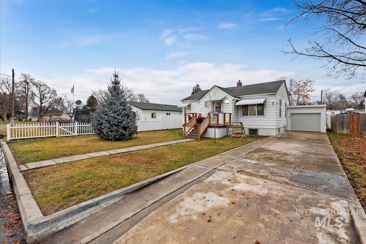 308 S Juniper St, Nampa, Idaho 83686, 3 Bedrooms, 2 Bathrooms, Residential For Sale, Price $328,900,MLS 98971352