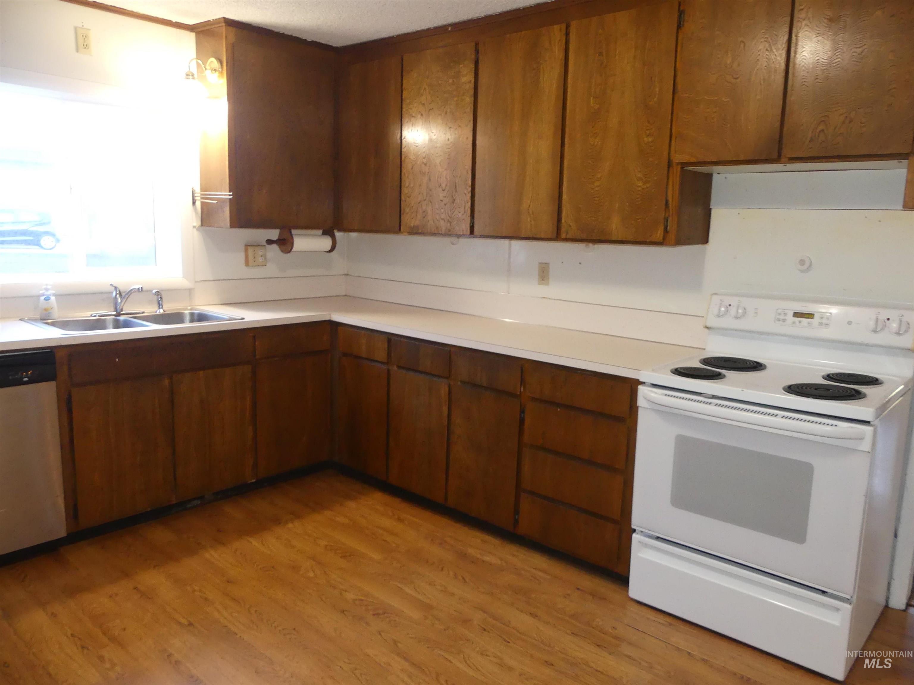 31388 Paradise Lane, Lenore, Idaho 83541, 3 Bedrooms, 1 Bathroom, Residential For Sale, Price $300,000,MLS 98971354