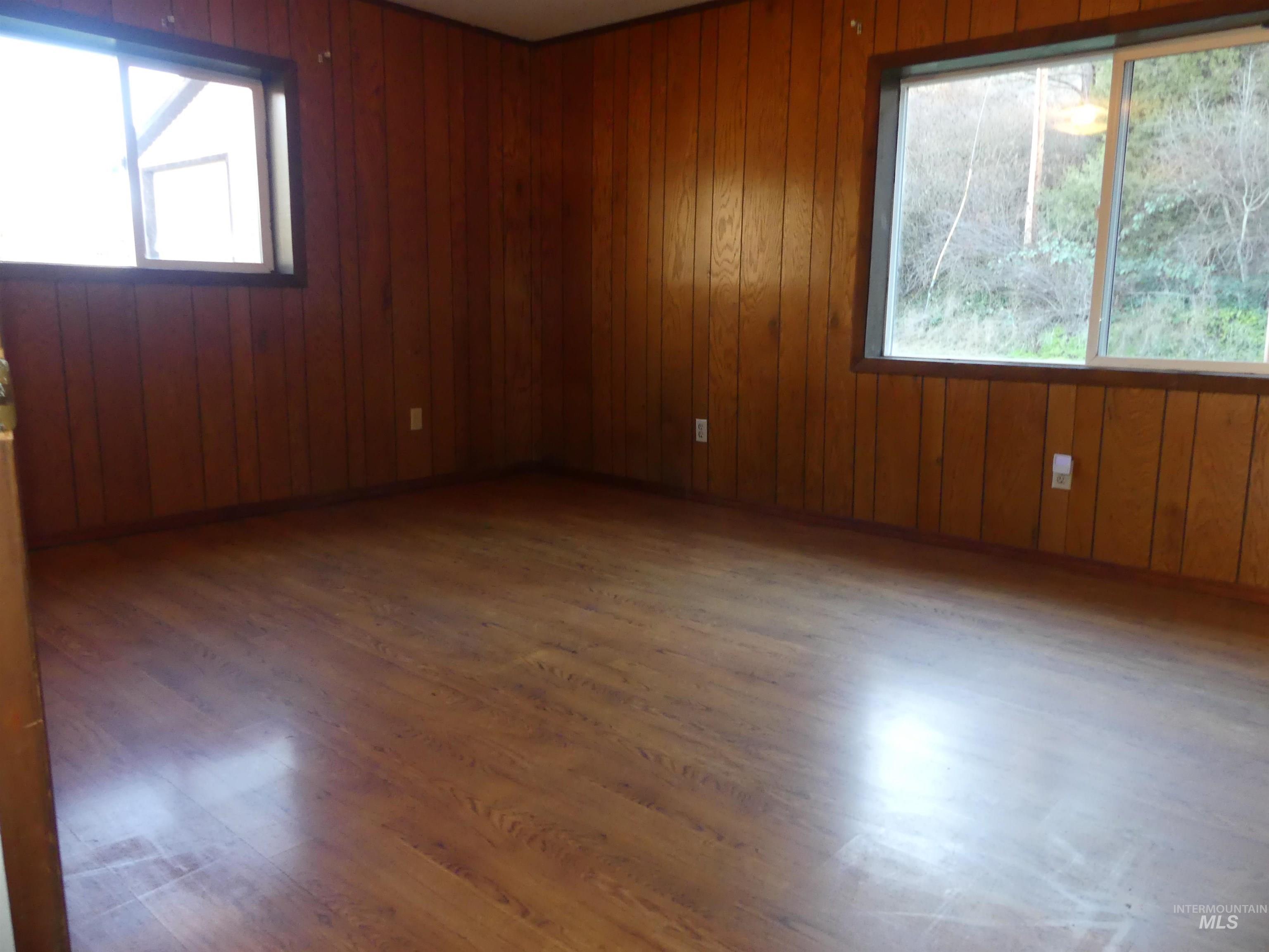 31388 Paradise Lane, Lenore, Idaho 83541, 3 Bedrooms, 1 Bathroom, Residential For Sale, Price $300,000,MLS 98971354