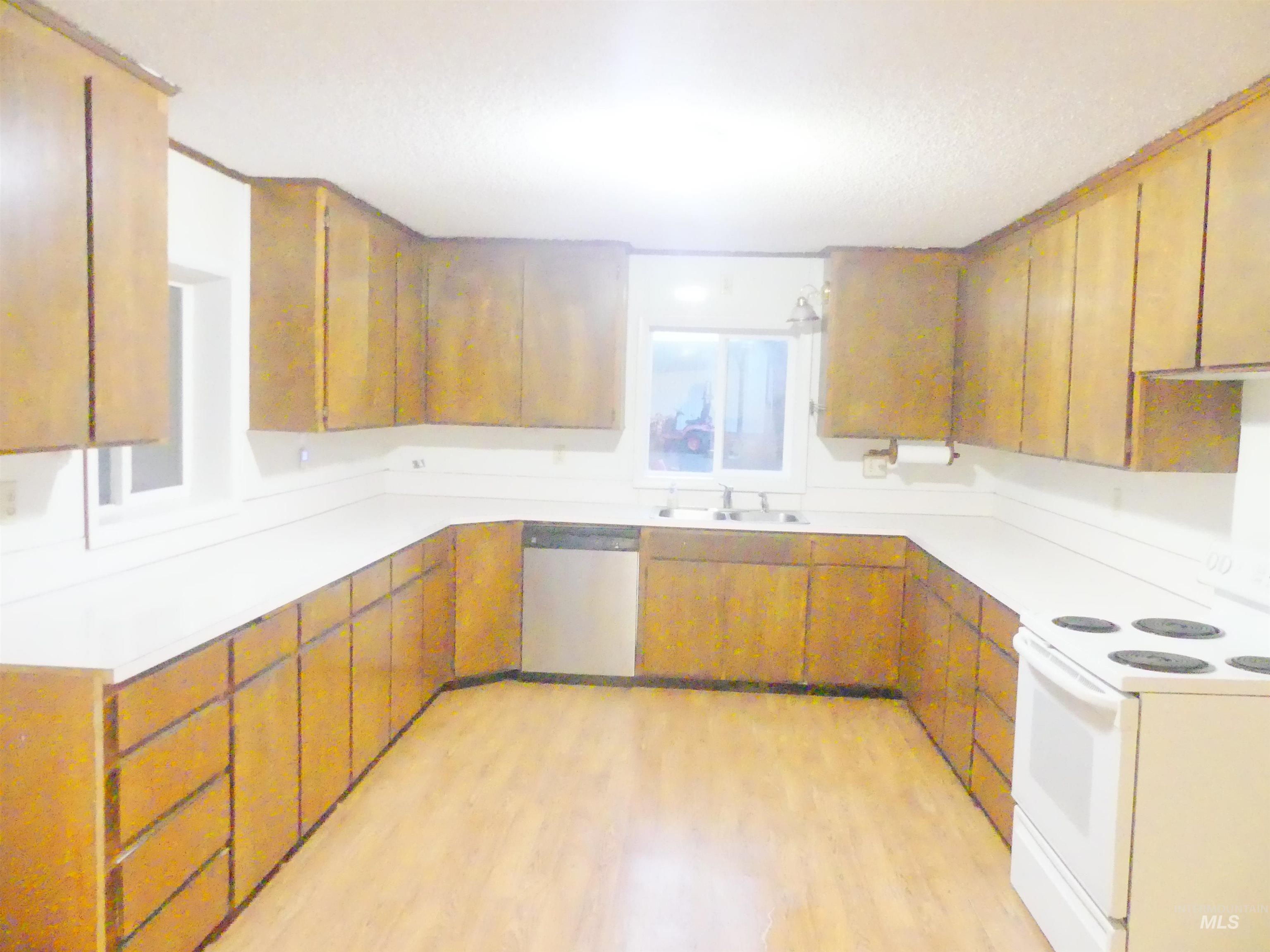 31388 Paradise Lane, Lenore, Idaho 83541, 3 Bedrooms, 1 Bathroom, Residential For Sale, Price $300,000,MLS 98971354