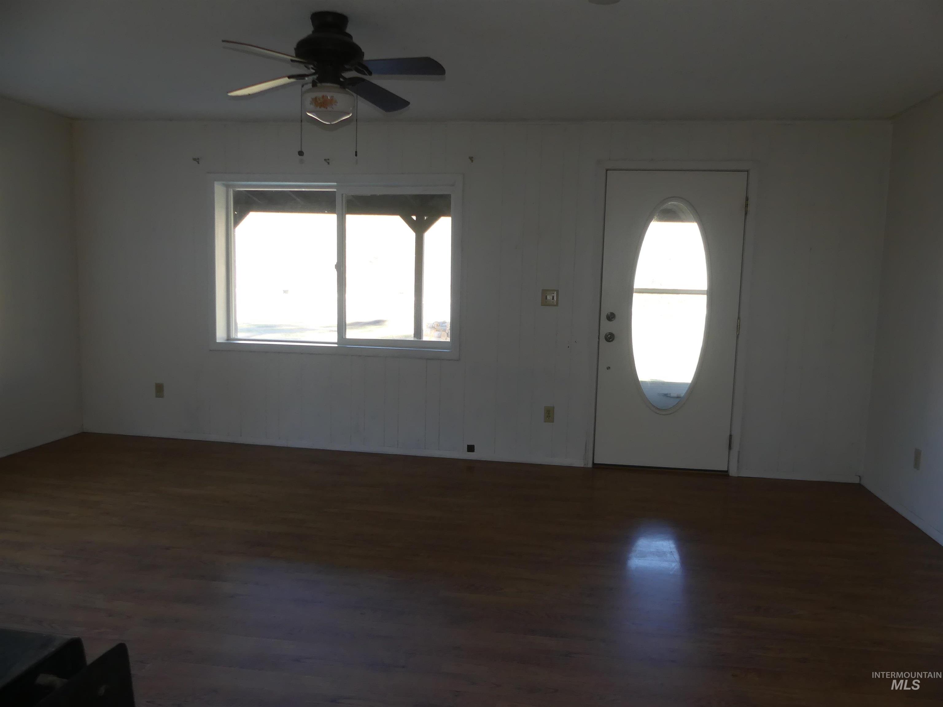 31388 Paradise Lane, Lenore, Idaho 83541, 3 Bedrooms, 1 Bathroom, Residential For Sale, Price $300,000,MLS 98971354