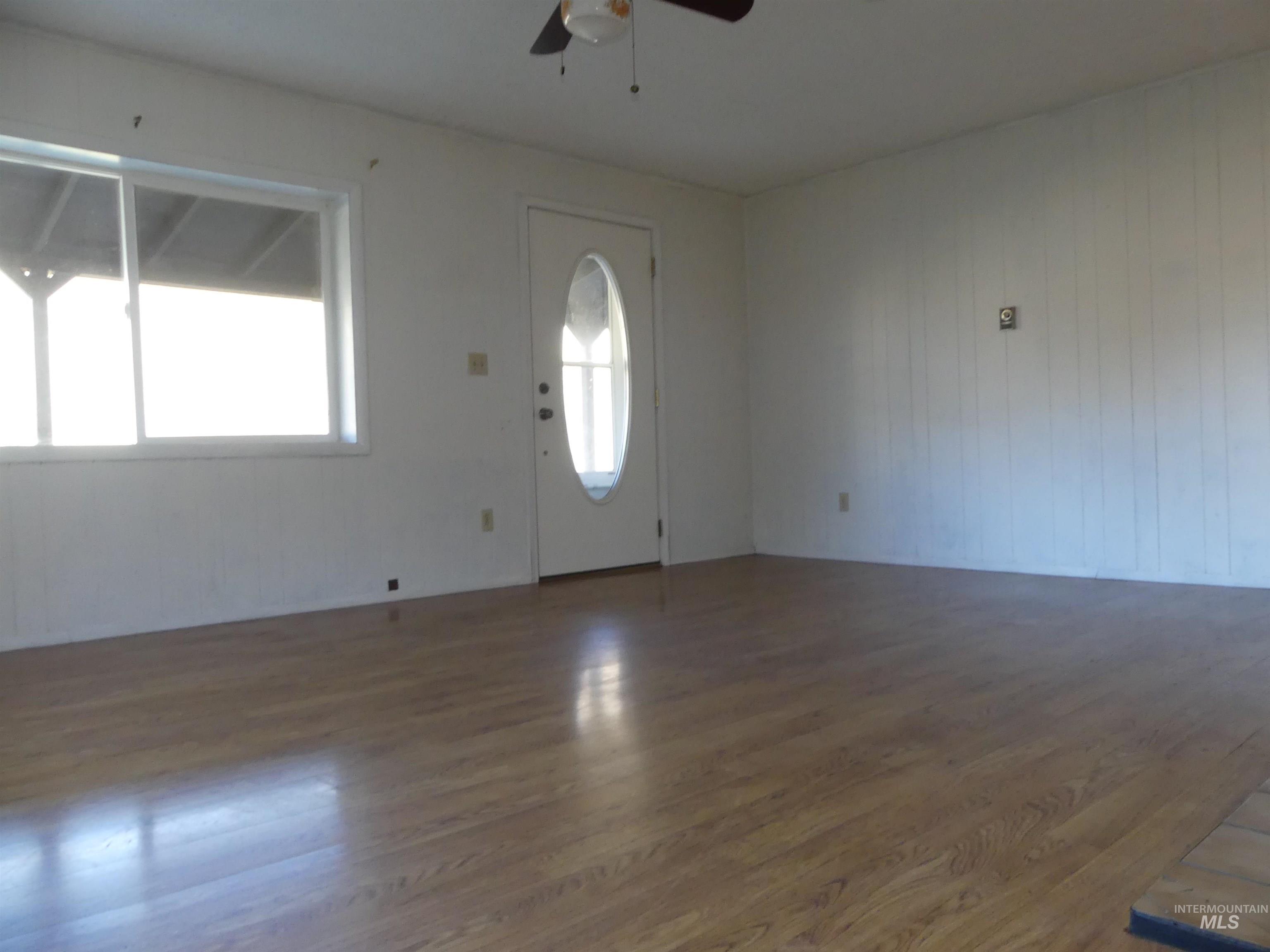 31388 Paradise Lane, Lenore, Idaho 83541, 3 Bedrooms, 1 Bathroom, Residential For Sale, Price $300,000,MLS 98971354