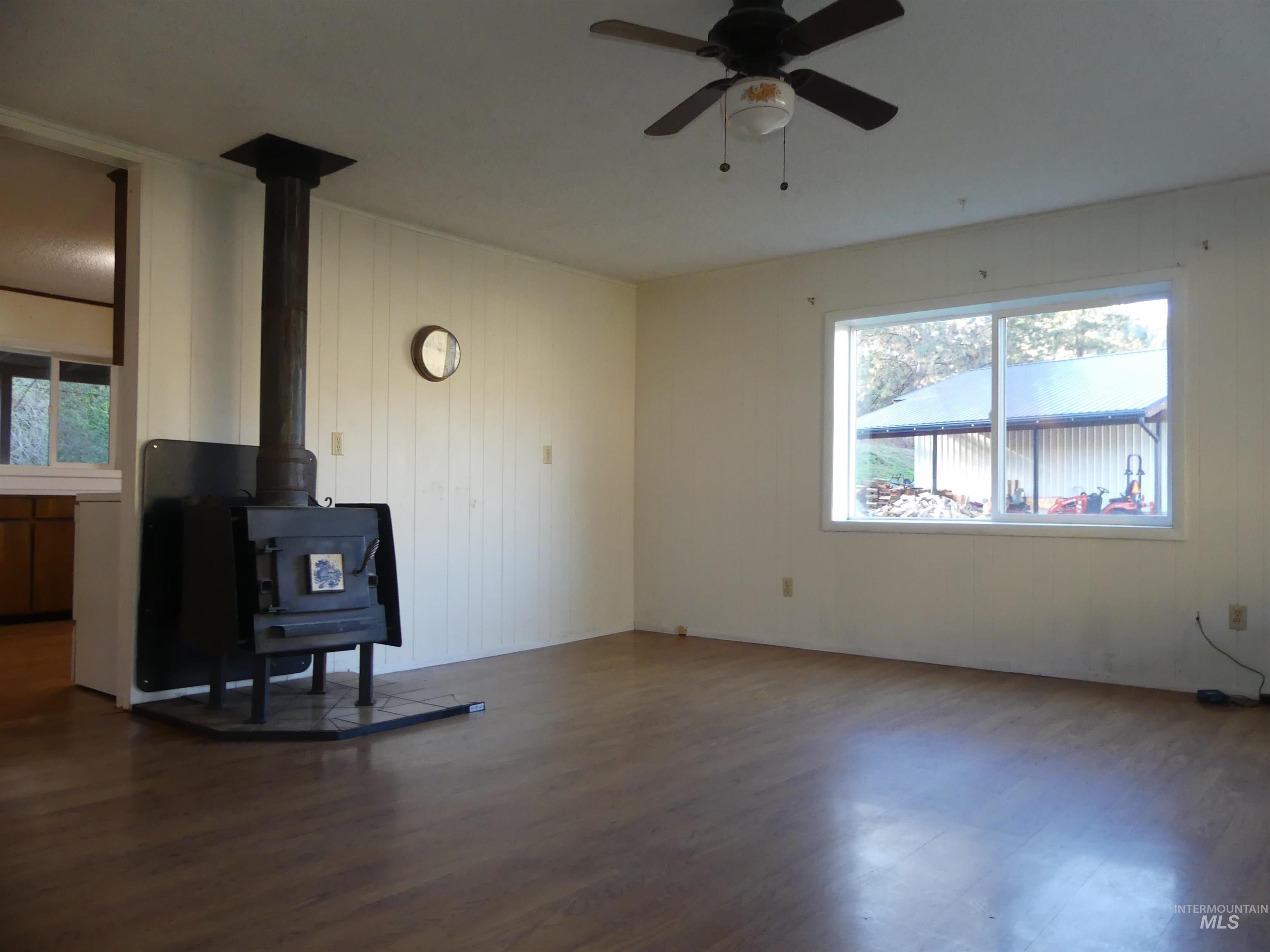 31388 Paradise Lane, Lenore, Idaho 83541, 3 Bedrooms, 1 Bathroom, Residential For Sale, Price $300,000,MLS 98971354