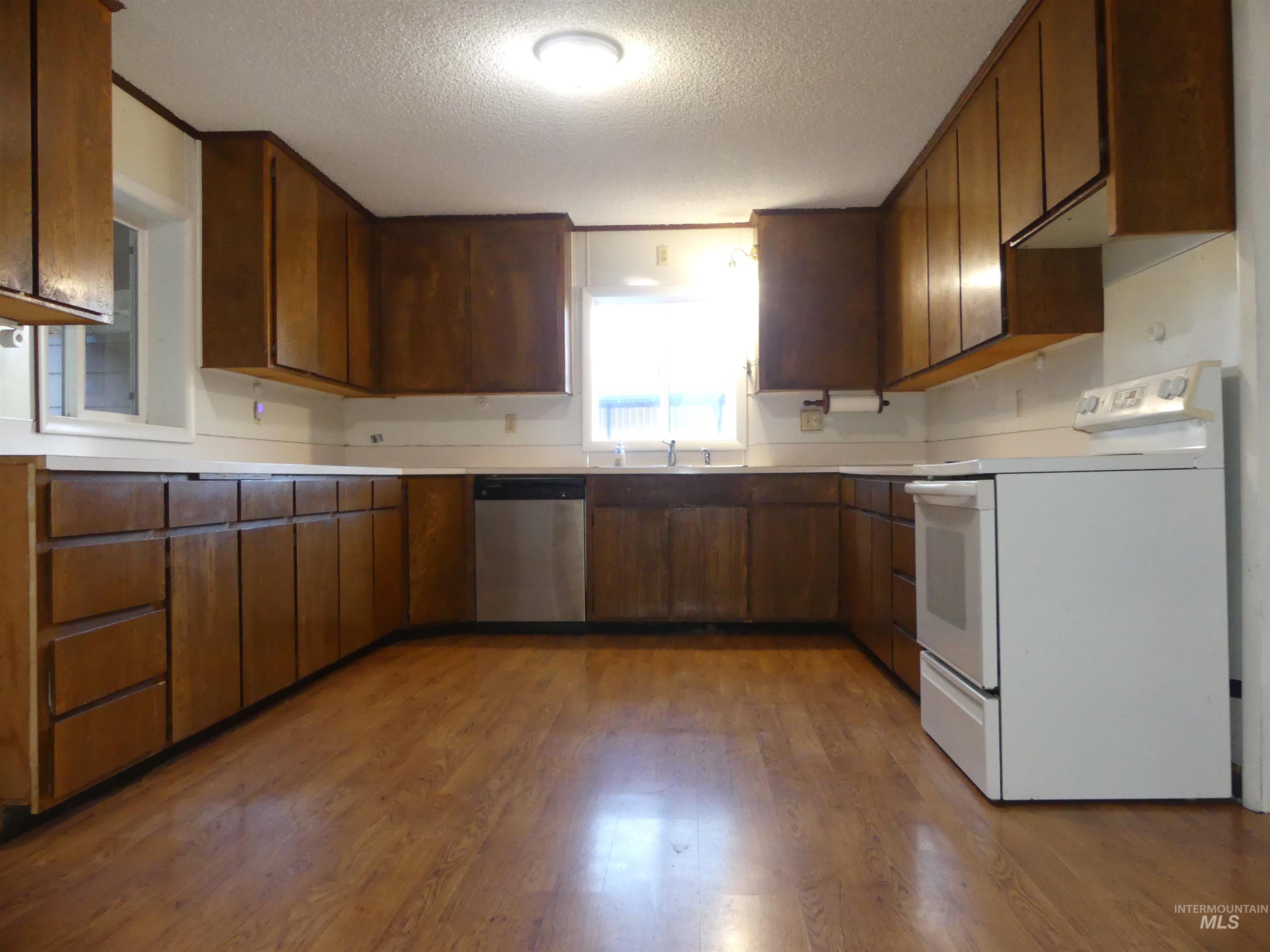 31388 Paradise Lane, Lenore, Idaho 83541, 3 Bedrooms, 1 Bathroom, Residential For Sale, Price $300,000,MLS 98971354