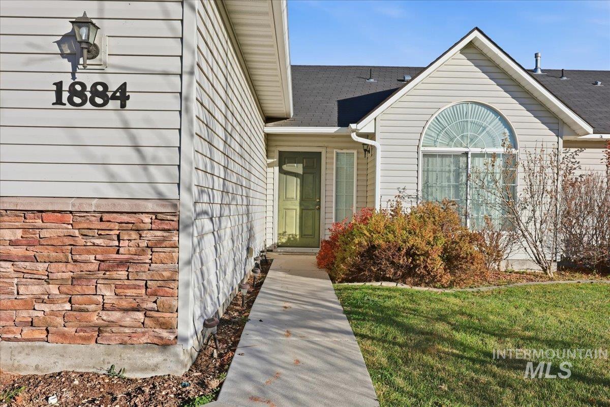 1884 N Black Fire Ave, Star, Idaho 83669, 4 Bedrooms, 2 Bathrooms, Residential For Sale, Price $459,900,MLS 98971357