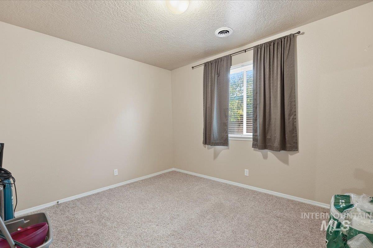 1884 N Black Fire Ave, Star, Idaho 83669, 4 Bedrooms, 2 Bathrooms, Residential For Sale, Price $459,900,MLS 98971357