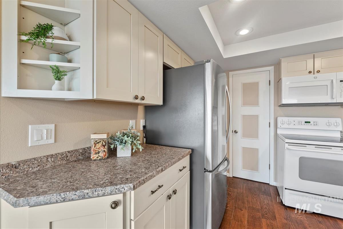 3324 W Catalina Lane, Boise, Idaho 83705, 3 Bedrooms, 3 Bathrooms, Residential For Sale, Price $525,000,MLS 98971363