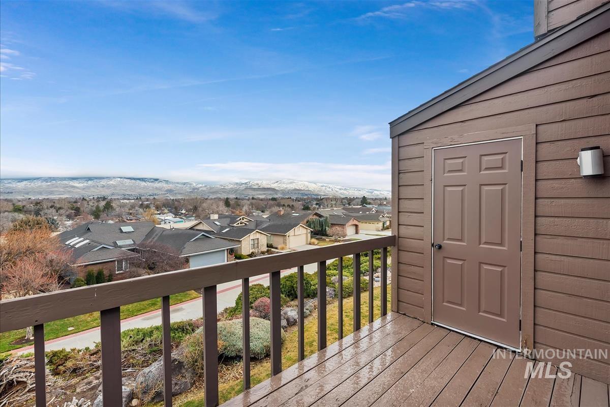 3324 W Catalina Lane, Boise, Idaho 83705, 3 Bedrooms, 3 Bathrooms, Residential For Sale, Price $525,000,MLS 98971363