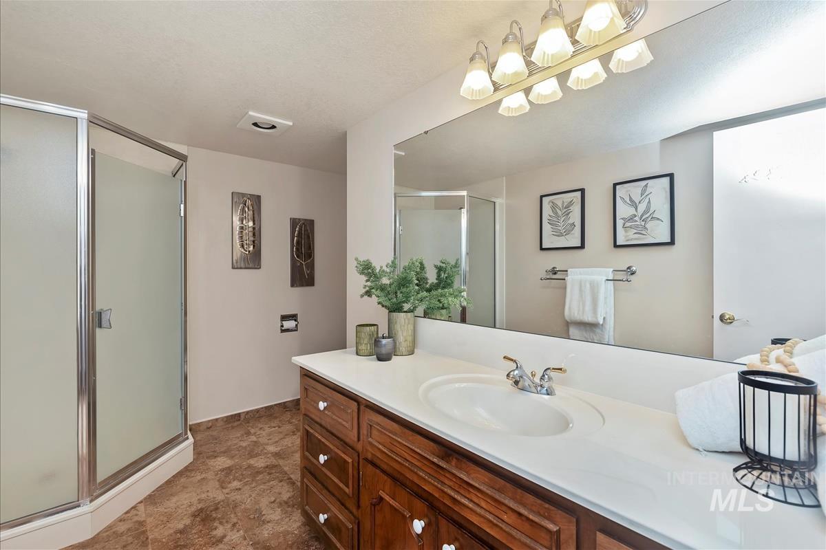 3324 W Catalina Lane, Boise, Idaho 83705, 3 Bedrooms, 3 Bathrooms, Residential For Sale, Price $525,000,MLS 98971363