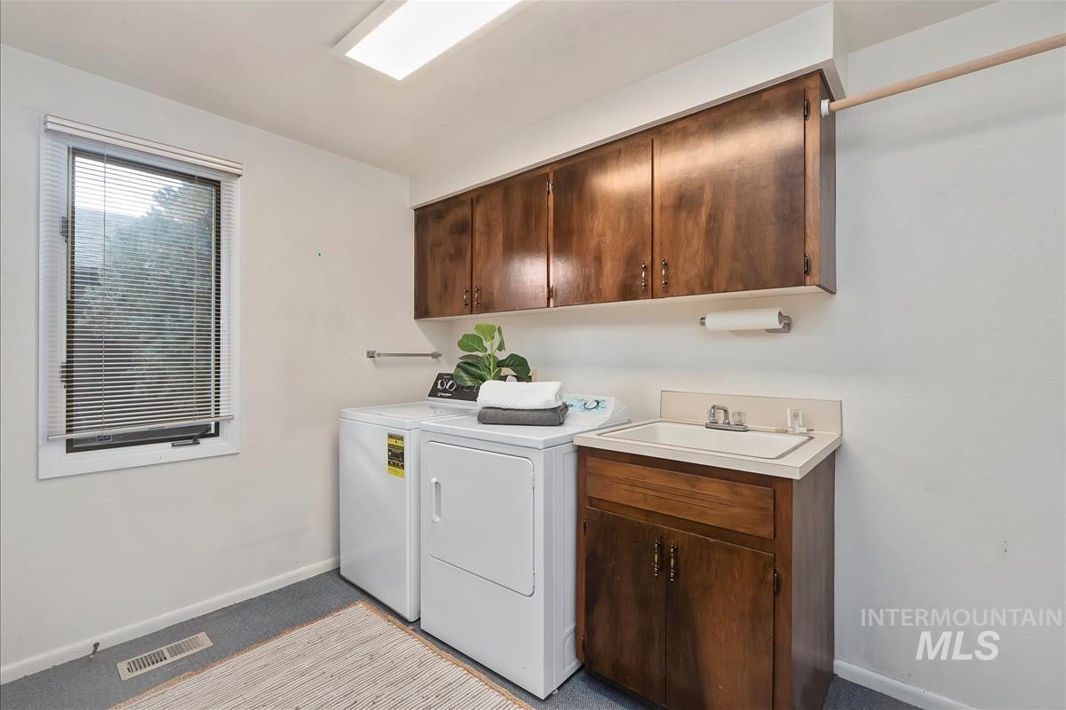 3324 W Catalina Lane, Boise, Idaho 83705, 3 Bedrooms, 3 Bathrooms, Residential For Sale, Price $525,000,MLS 98971363