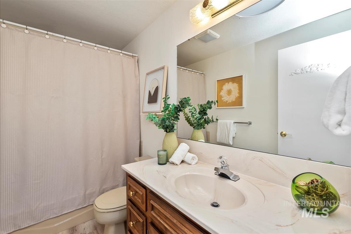 3324 W Catalina Lane, Boise, Idaho 83705, 3 Bedrooms, 3 Bathrooms, Residential For Sale, Price $525,000,MLS 98971363