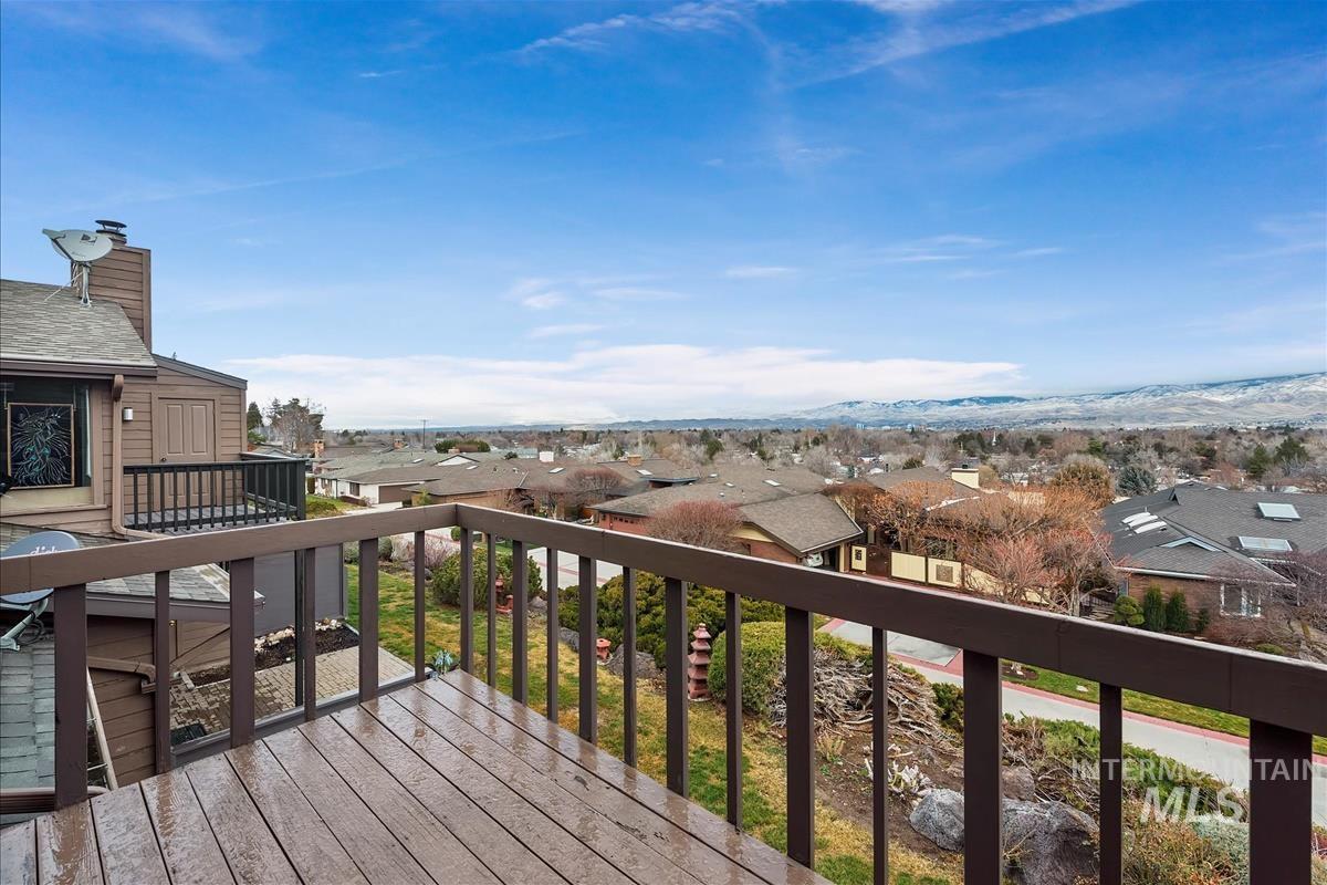 3324 W Catalina Lane, Boise, Idaho 83705, 3 Bedrooms, 3 Bathrooms, Residential For Sale, Price $525,000,MLS 98971363