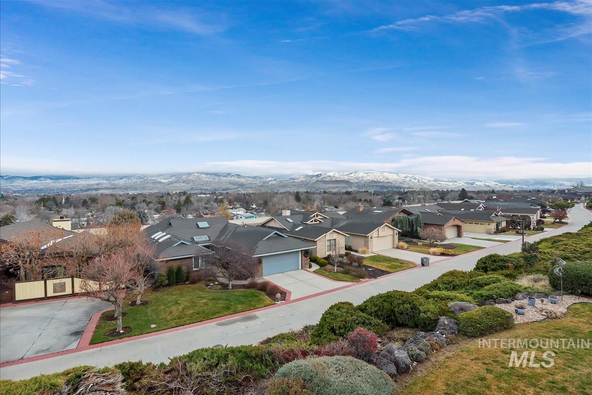 3324 W Catalina Lane, Boise, Idaho 83705, 3 Bedrooms, 3 Bathrooms, Residential For Sale, Price $525,000,MLS 98971363