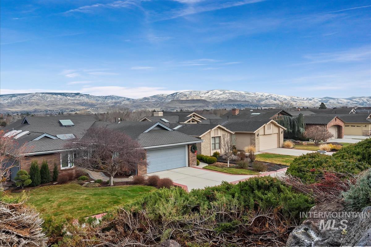 3324 W Catalina Lane, Boise, Idaho 83705, 3 Bedrooms, 3 Bathrooms, Residential For Sale, Price $525,000,MLS 98971363