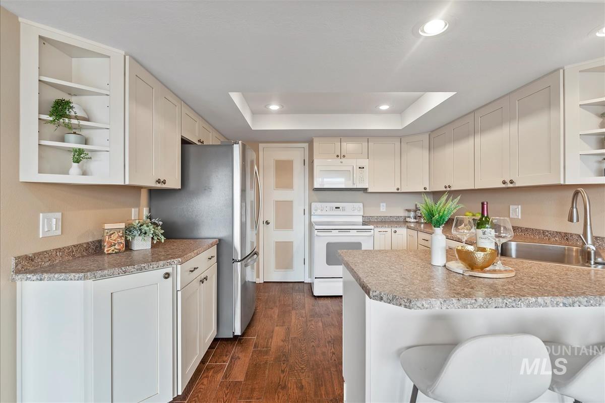 3324 W Catalina Lane, Boise, Idaho 83705, 3 Bedrooms, 3 Bathrooms, Residential For Sale, Price $525,000,MLS 98971363