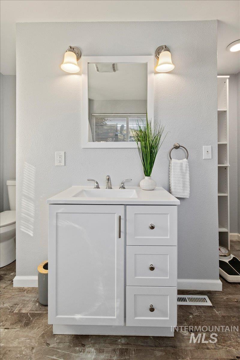 2026 E 11th, Twin Falls, Idaho 83301-6710, 4 Bedrooms, 2 Bathrooms, Residential For Sale, Price $354,900, 98971364