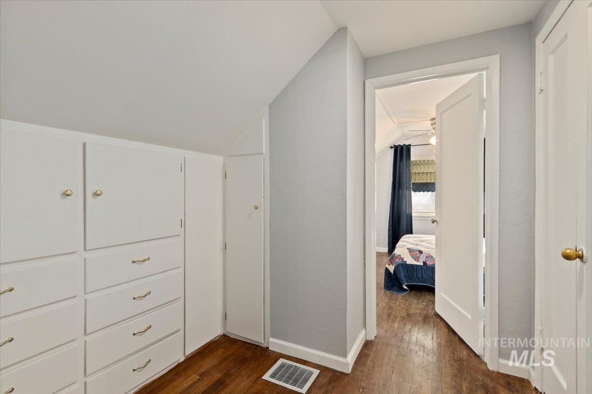 2026 E 11th, Twin Falls, Idaho 83301-6710, 4 Bedrooms, 2 Bathrooms, Residential For Sale, Price $354,900, 98971364