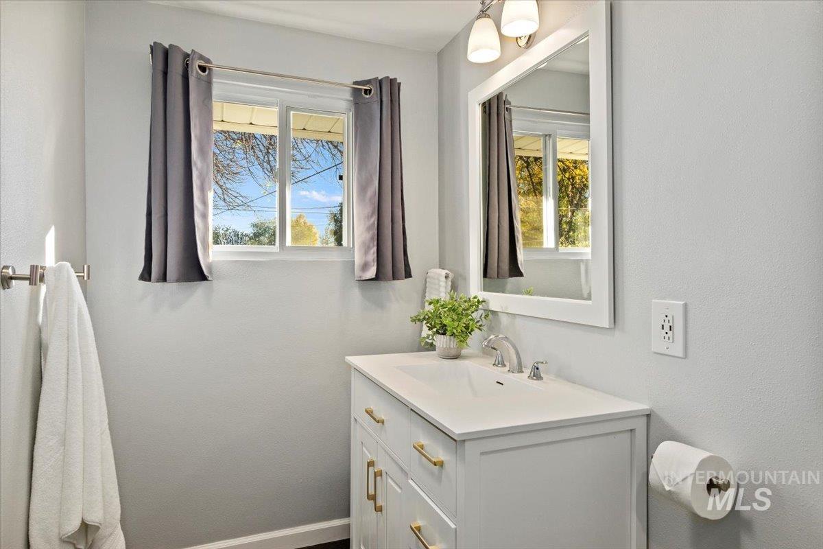 2026 E 11th, Twin Falls, Idaho 83301-6710, 4 Bedrooms, 2 Bathrooms, Residential For Sale, Price $354,900, 98971364