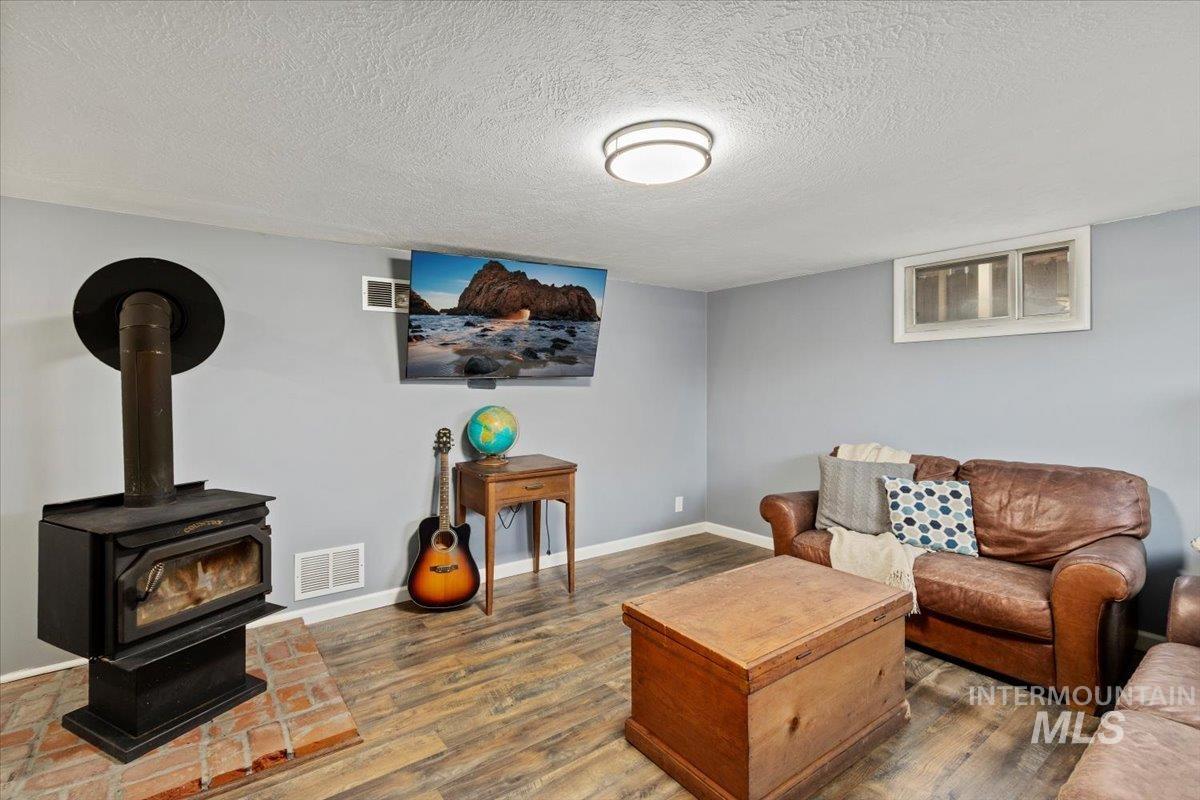 2026 E 11th, Twin Falls, Idaho 83301-6710, 4 Bedrooms, 2 Bathrooms, Residential For Sale, Price $354,900, 98971364