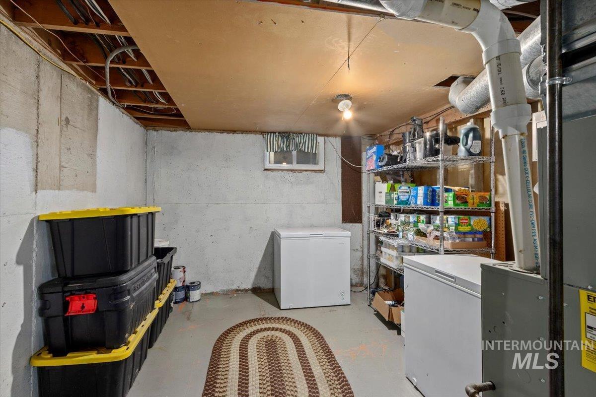 2026 E 11th, Twin Falls, Idaho 83301-6710, 4 Bedrooms, 2 Bathrooms, Residential For Sale, Price $359,900,MLS 98971364