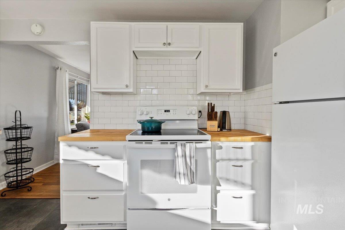 2026 E 11th, Twin Falls, Idaho 83301-6710, 4 Bedrooms, 2 Bathrooms, Residential For Sale, Price $359,900,MLS 98971364