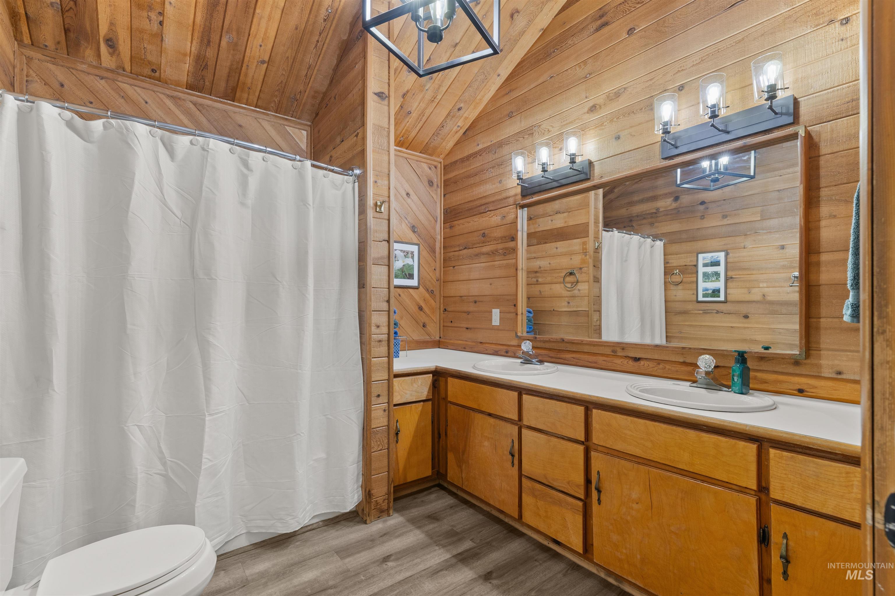 20235 Valley View Dr, Lewiston, Idaho 83501, 3 Bedrooms, 2 Bathrooms, Residential For Sale, Price $489,000,MLS 98971365