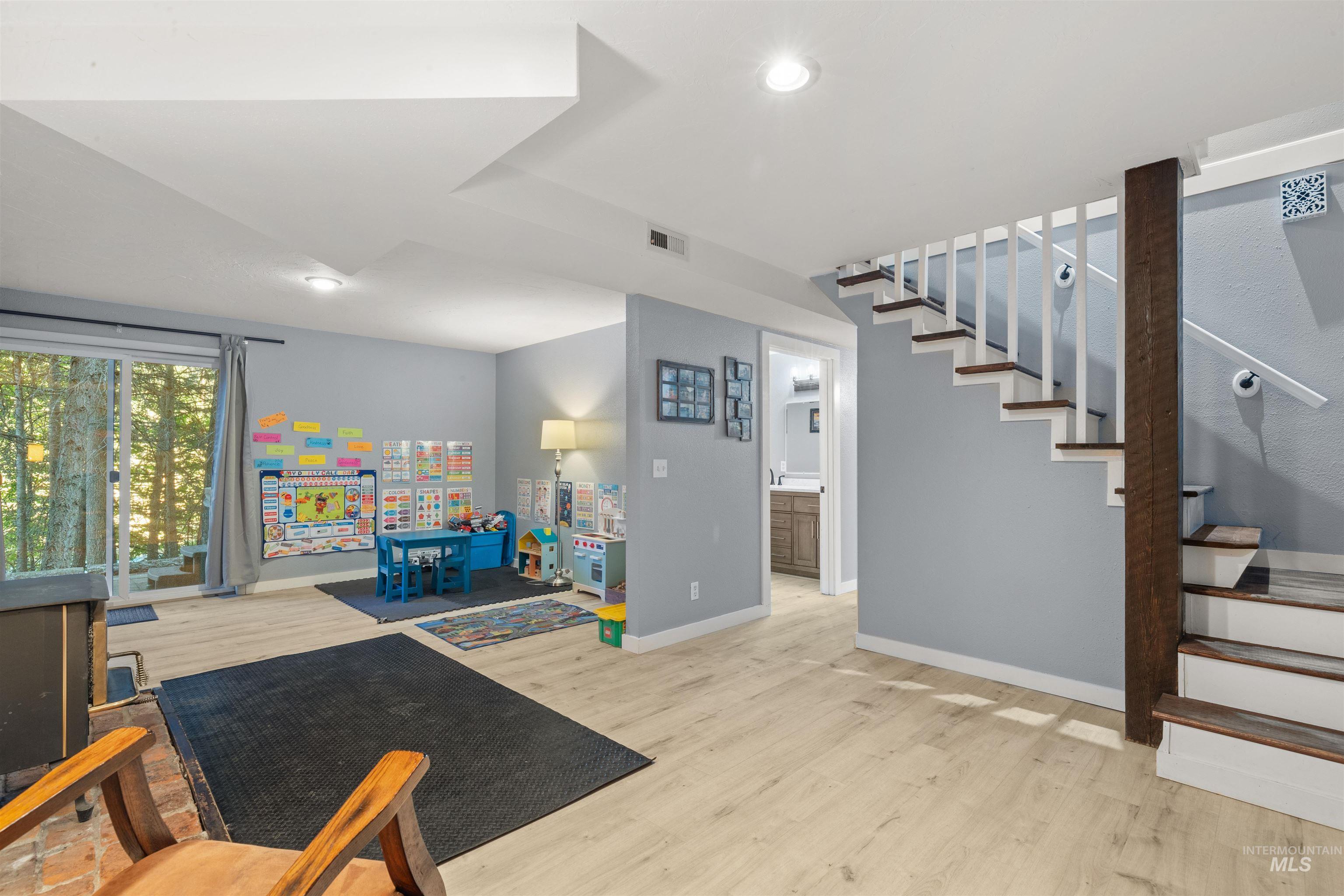 20235 Valley View Dr, Lewiston, Idaho 83501, 3 Bedrooms, 2 Bathrooms, Residential For Sale, Price $489,000,MLS 98971365