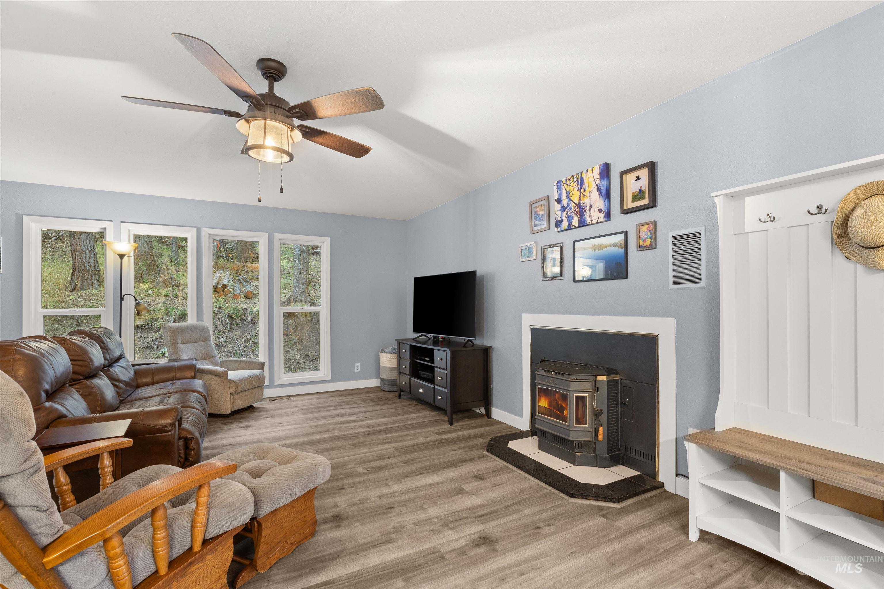 20235 Valley View Dr, Lewiston, Idaho 83501, 3 Bedrooms, 2 Bathrooms, Residential For Sale, Price $489,000,MLS 98971365