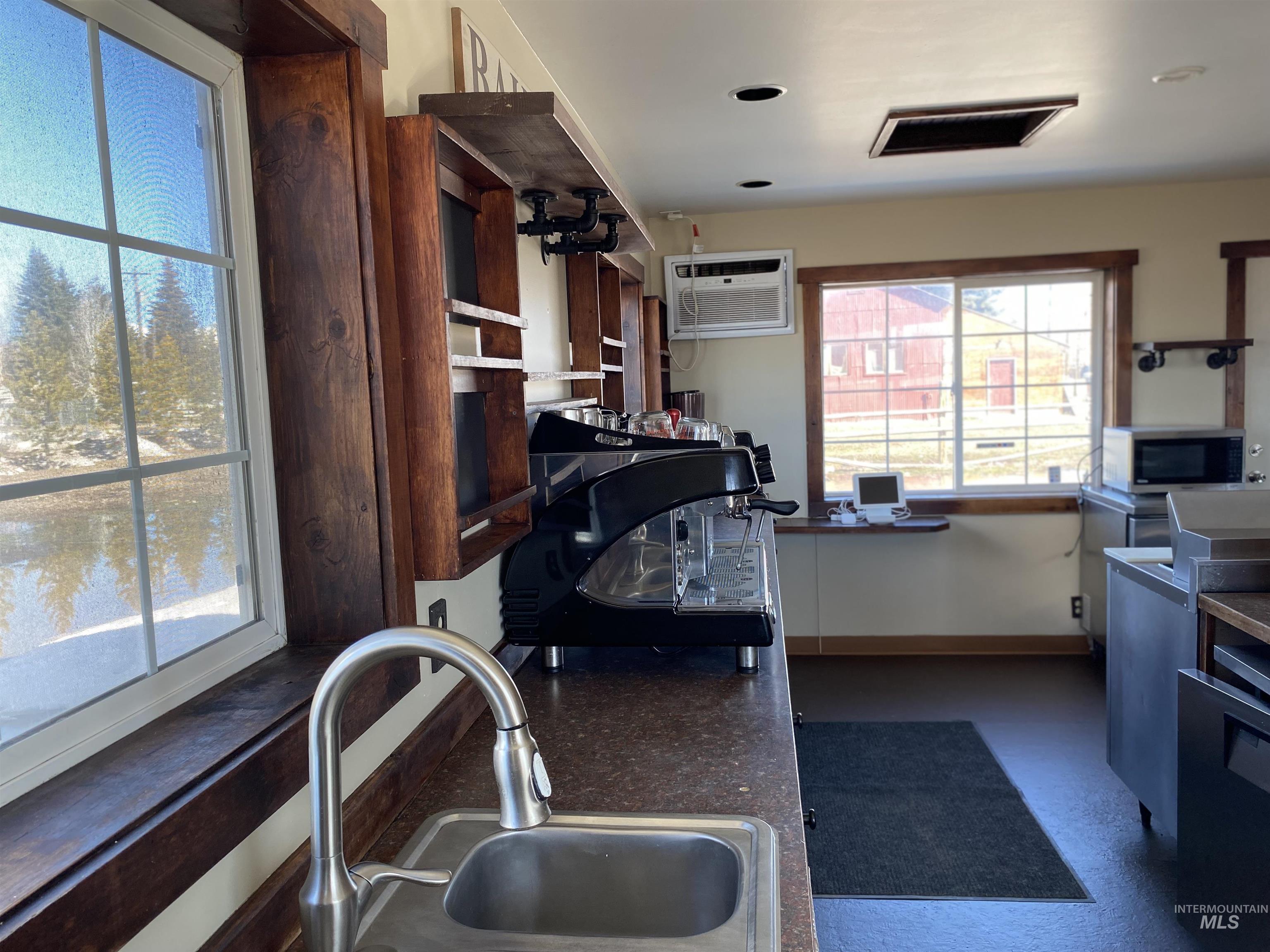 101 2nd St E, Fairfield, Idaho 83327, Business/Commercial For Sale, Price $399,000,MLS 98971367