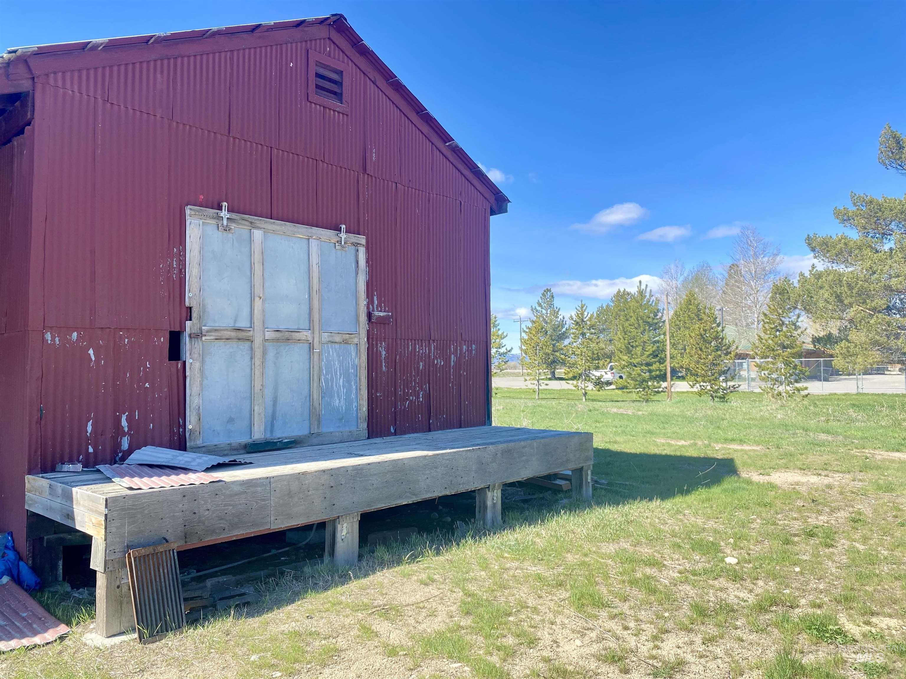 101 2nd St E, Fairfield, Idaho 83327, Business/Commercial For Sale, Price $399,000,MLS 98971367