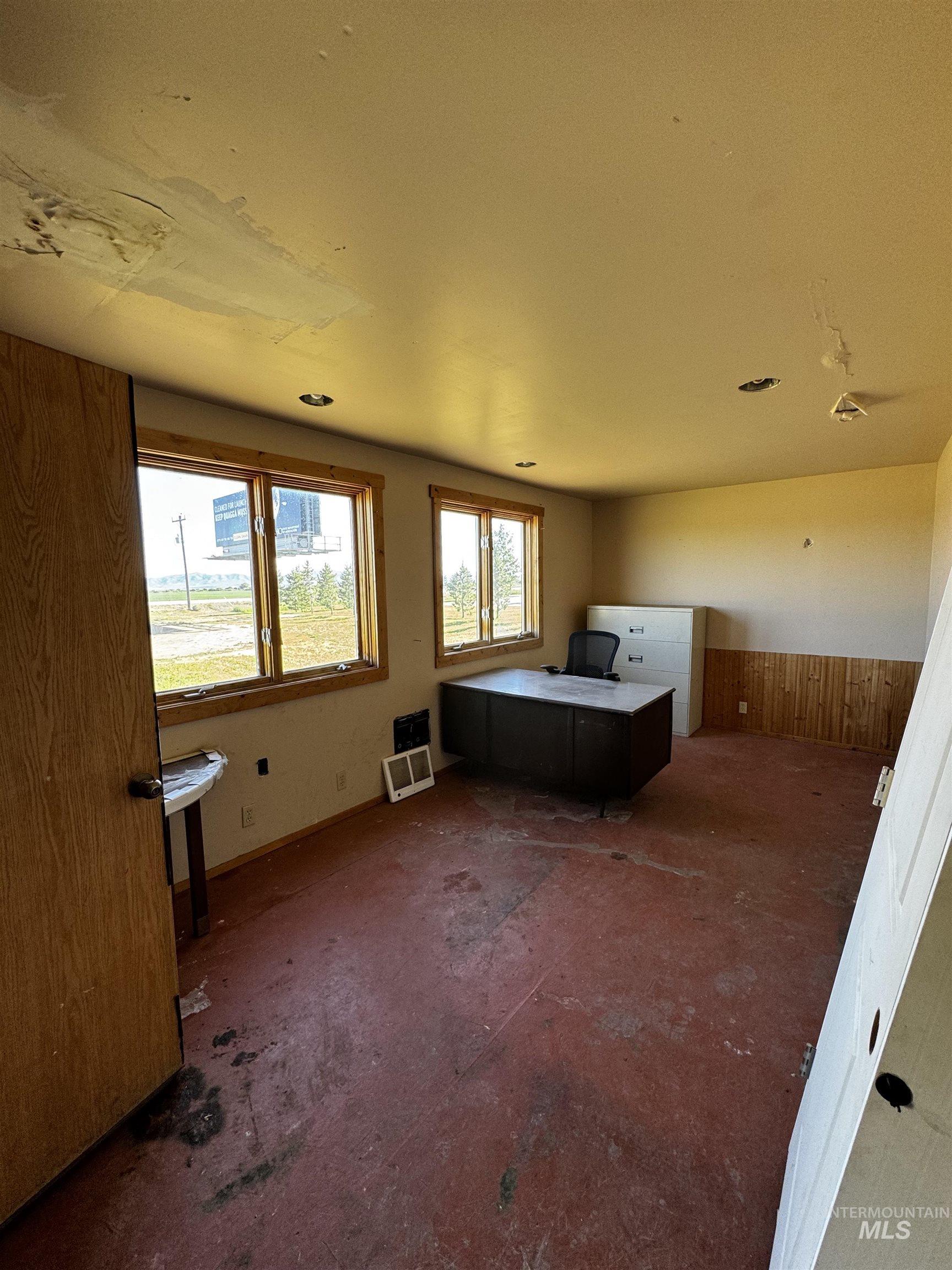 101 2nd St E, Fairfield, Idaho 83327, Business/Commercial For Sale, Price $399,000,MLS 98971367