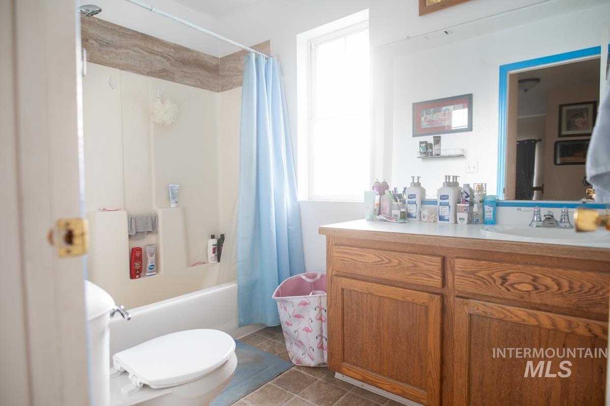 902 E Park St, Weiser, Idaho 83672, 3 Bedrooms, 2.5 Bathrooms, Residential For Sale, Price $360,000,MLS 98971373