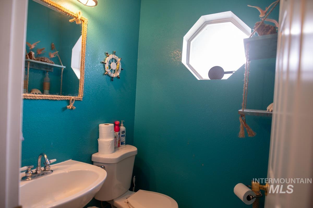 902 E Park St, Weiser, Idaho 83672, 3 Bedrooms, 2.5 Bathrooms, Residential For Sale, Price $360,000,MLS 98971373