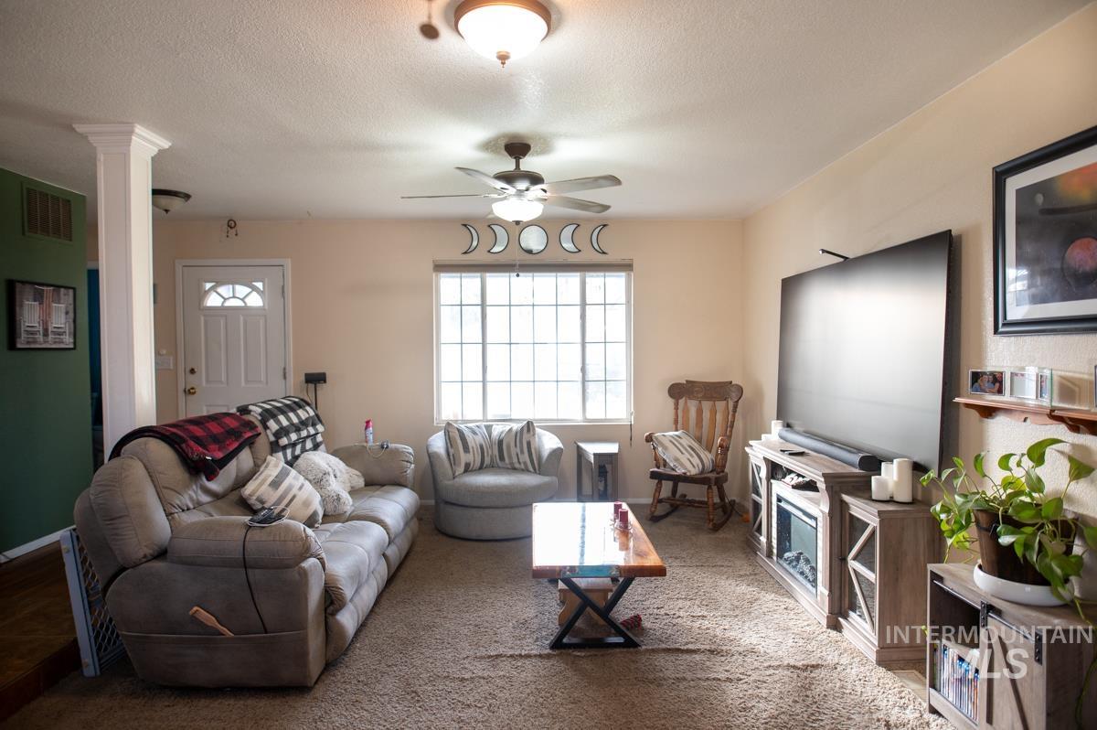 902 E Park St, Weiser, Idaho 83672, 3 Bedrooms, 2.5 Bathrooms, Residential For Sale, Price $360,000,MLS 98971373