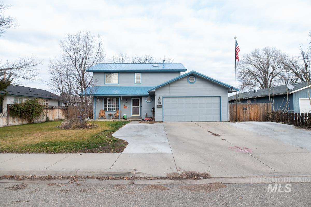 902 E Park St, Weiser, Idaho 83672, 3 Bedrooms, 2.5 Bathrooms, Residential For Sale, Price $360,000,MLS 98971373