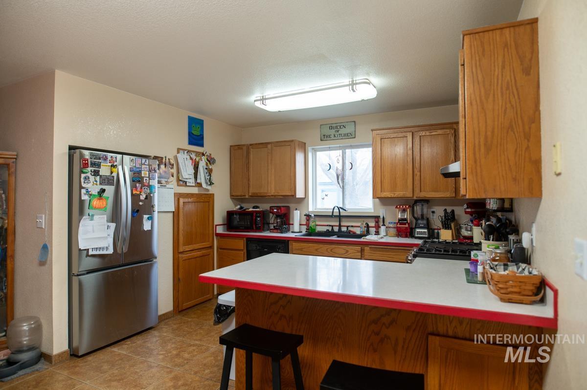 902 E Park St, Weiser, Idaho 83672, 3 Bedrooms, 2.5 Bathrooms, Residential For Sale, Price $360,000,MLS 98971373