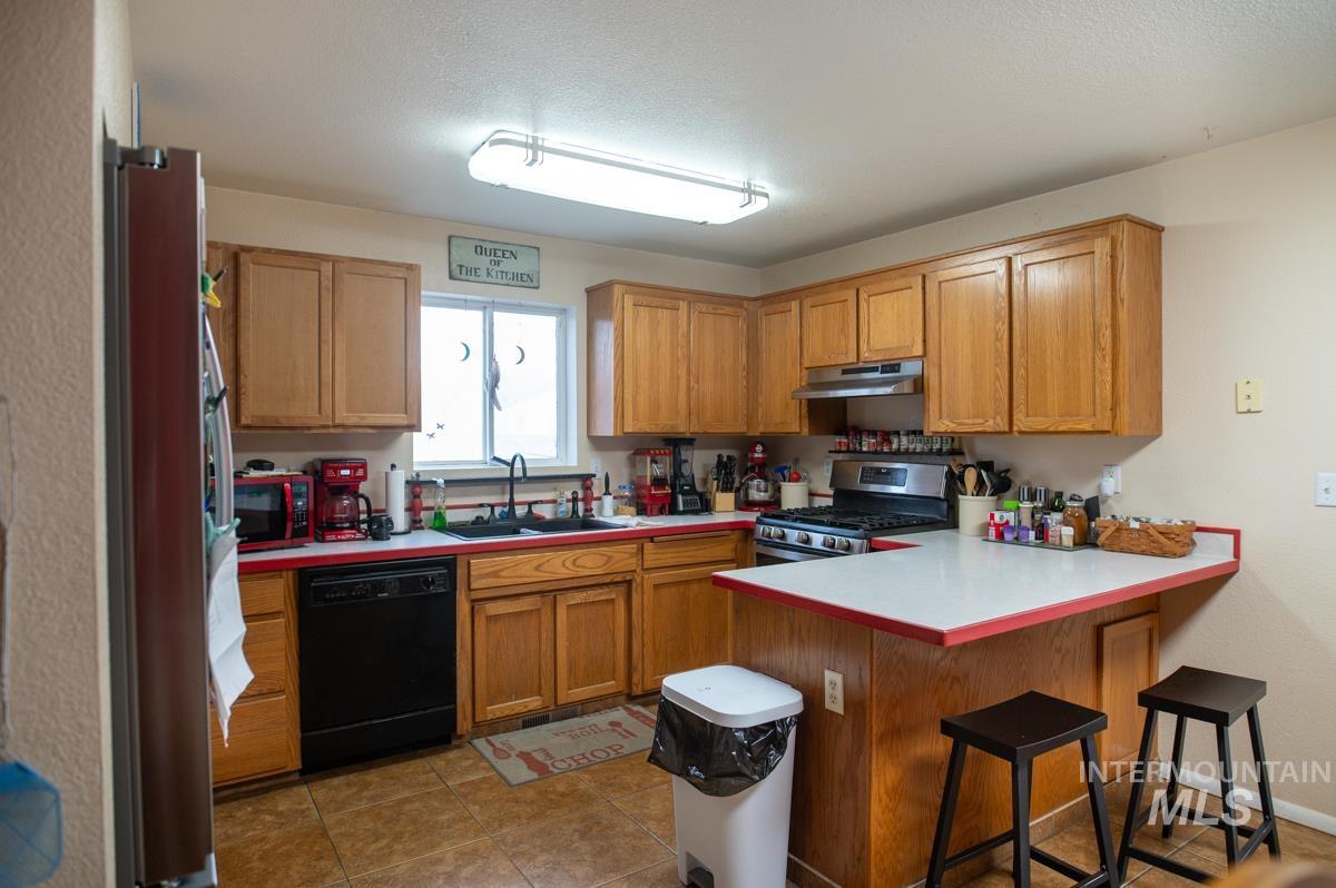 902 E Park St, Weiser, Idaho 83672, 3 Bedrooms, 2.5 Bathrooms, Residential For Sale, Price $360,000,MLS 98971373