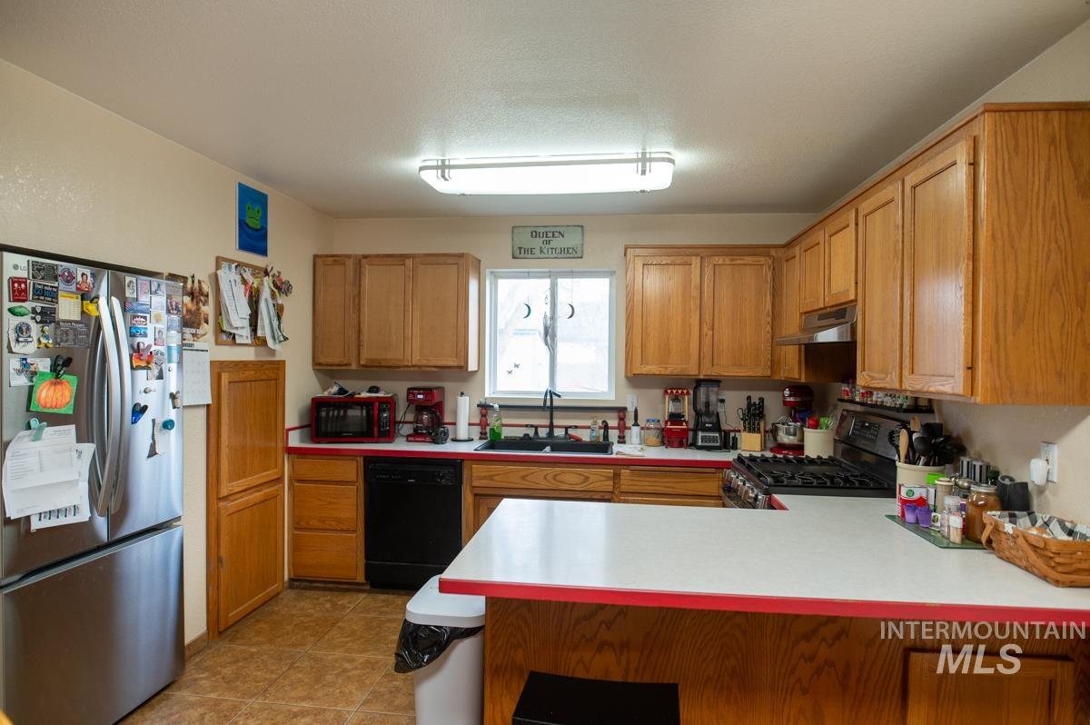 902 E Park St, Weiser, Idaho 83672, 3 Bedrooms, 2.5 Bathrooms, Residential For Sale, Price $360,000,MLS 98971373