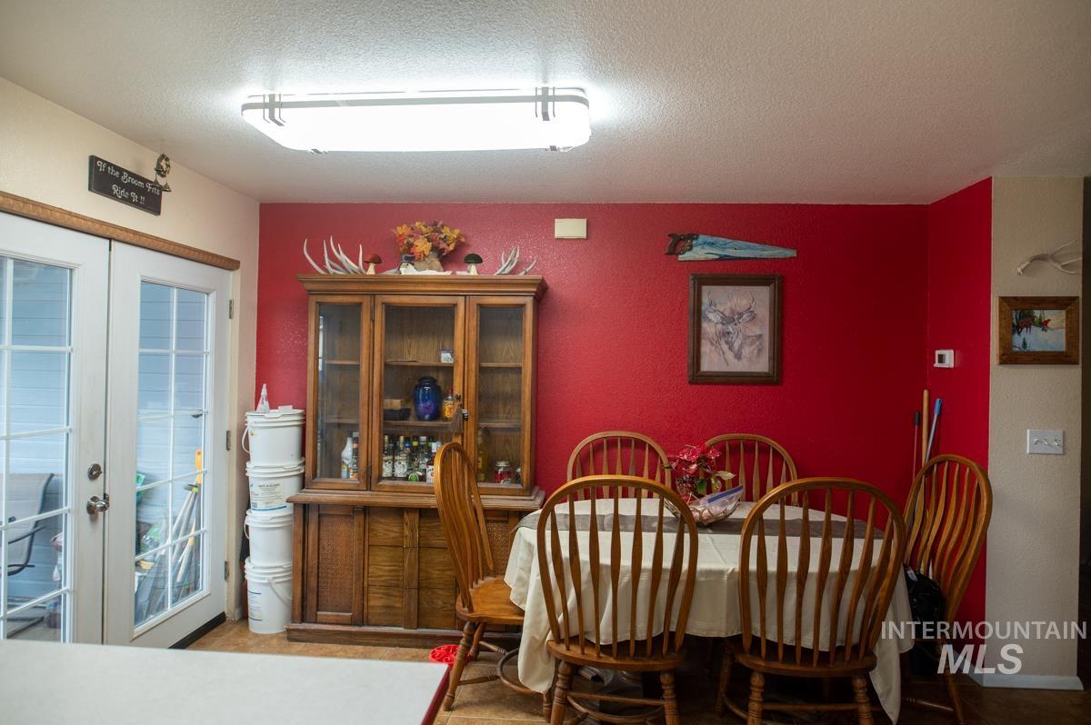 902 E Park St, Weiser, Idaho 83672, 3 Bedrooms, 2.5 Bathrooms, Residential For Sale, Price $360,000,MLS 98971373