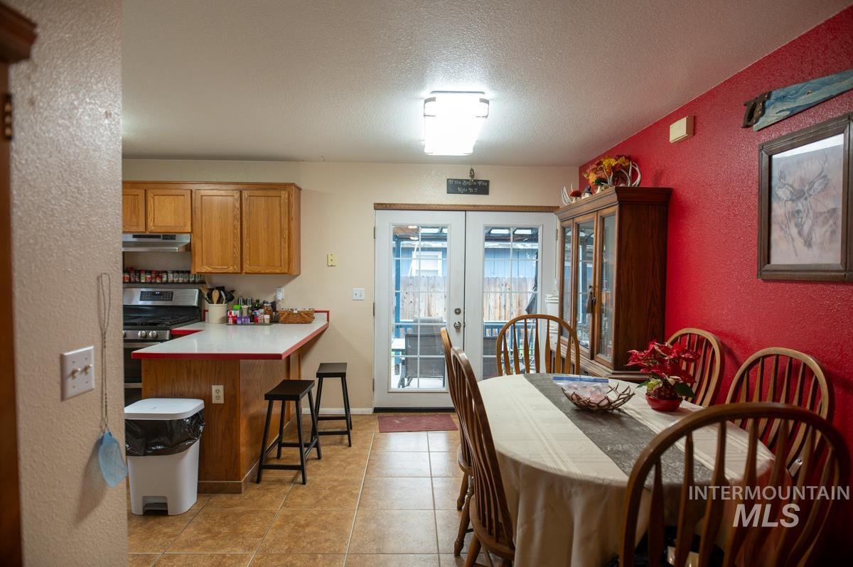 902 E Park St, Weiser, Idaho 83672, 3 Bedrooms, 2.5 Bathrooms, Residential For Sale, Price $360,000,MLS 98971373